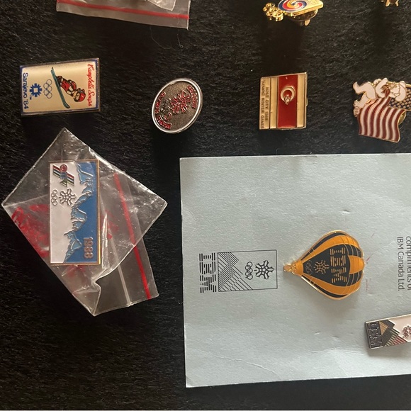 Olympic pins Canada set - Picture 2 of 4